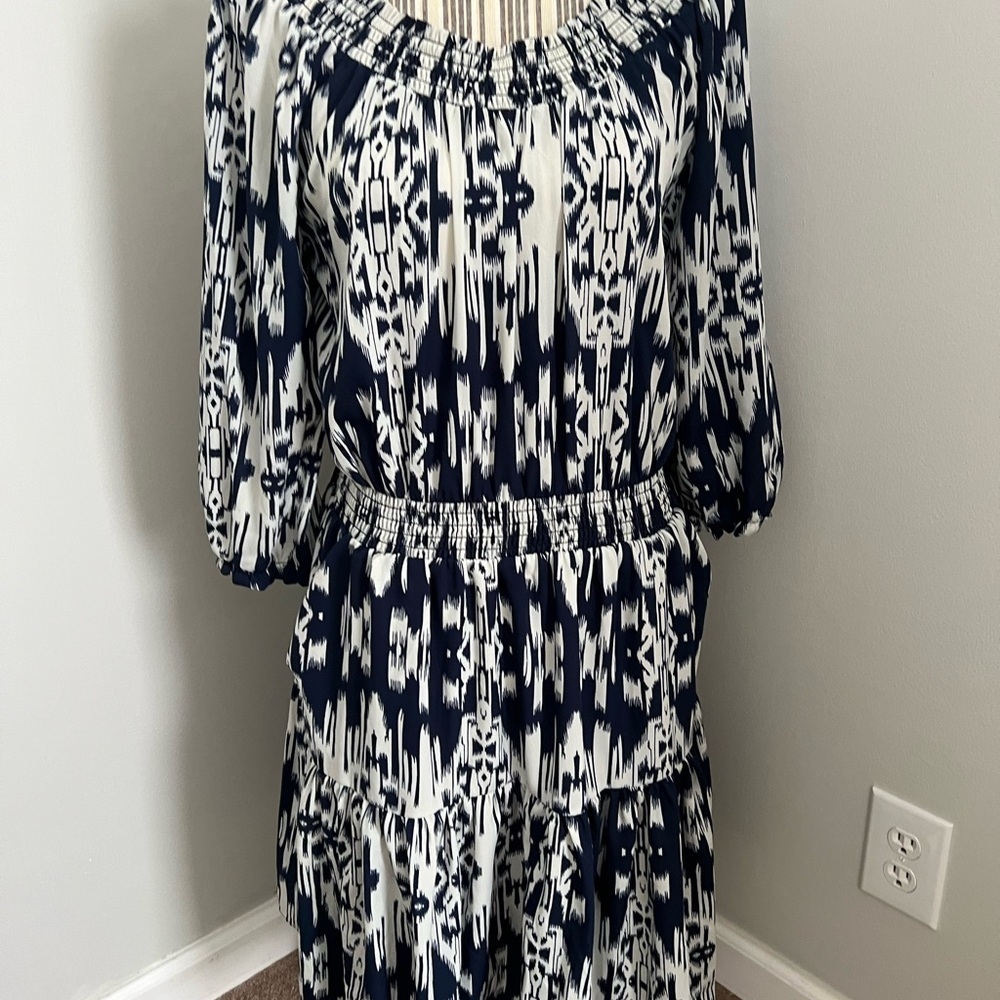 Chelsea & Theodore Dress Size Medium